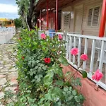 Hotel Toll Garden Side